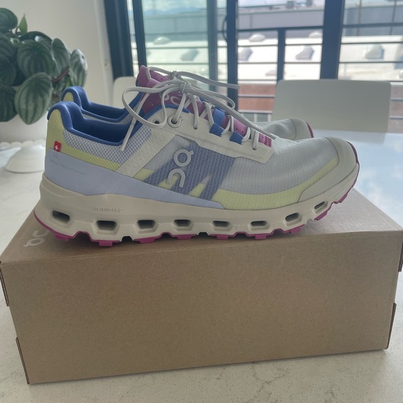 ON cloudvista shoes - Picture 3 of 4